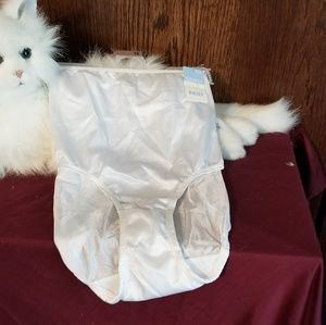 NWT Simply Basic brief white